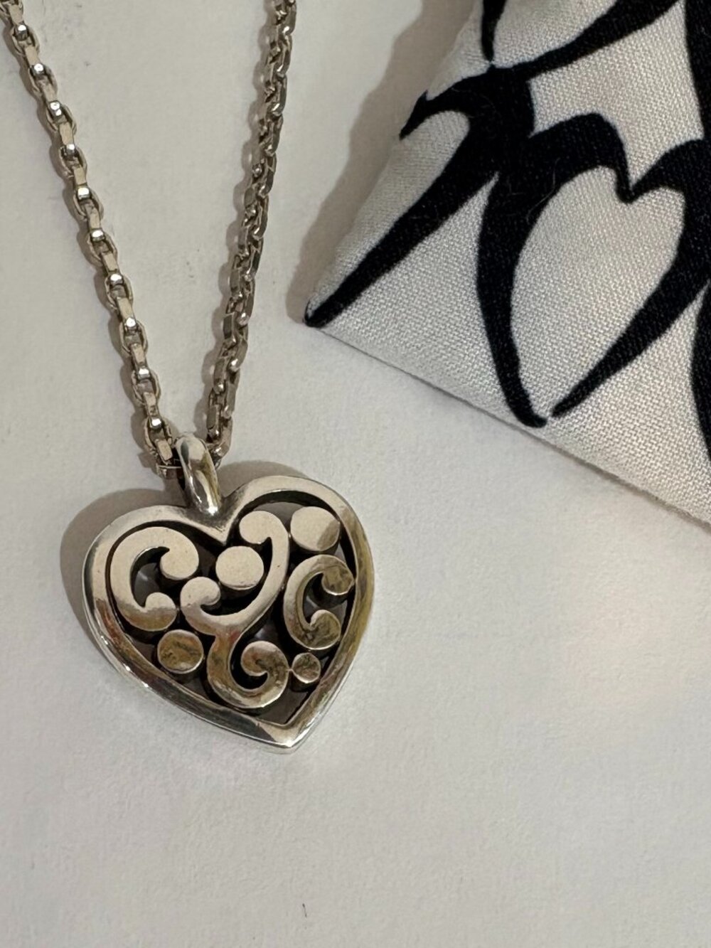 Authentic Brighton Contempo Petite Heart Pendant Necklace LIKE NEW must see